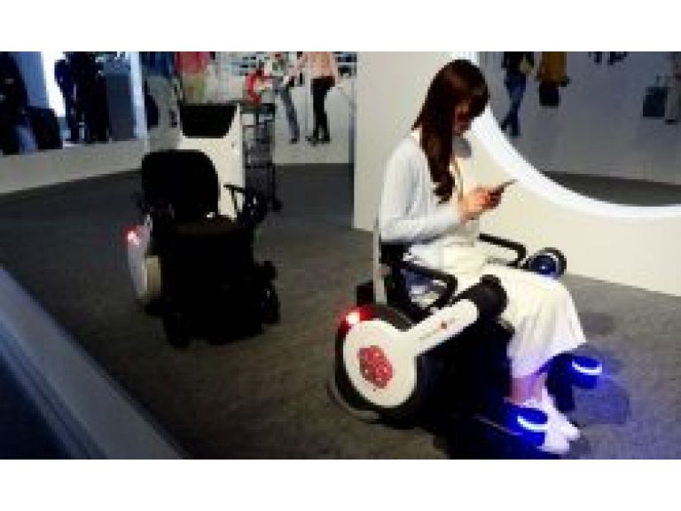 Panasonic prueba silla de ruedas autnoma en aeropuerto de Tokio
